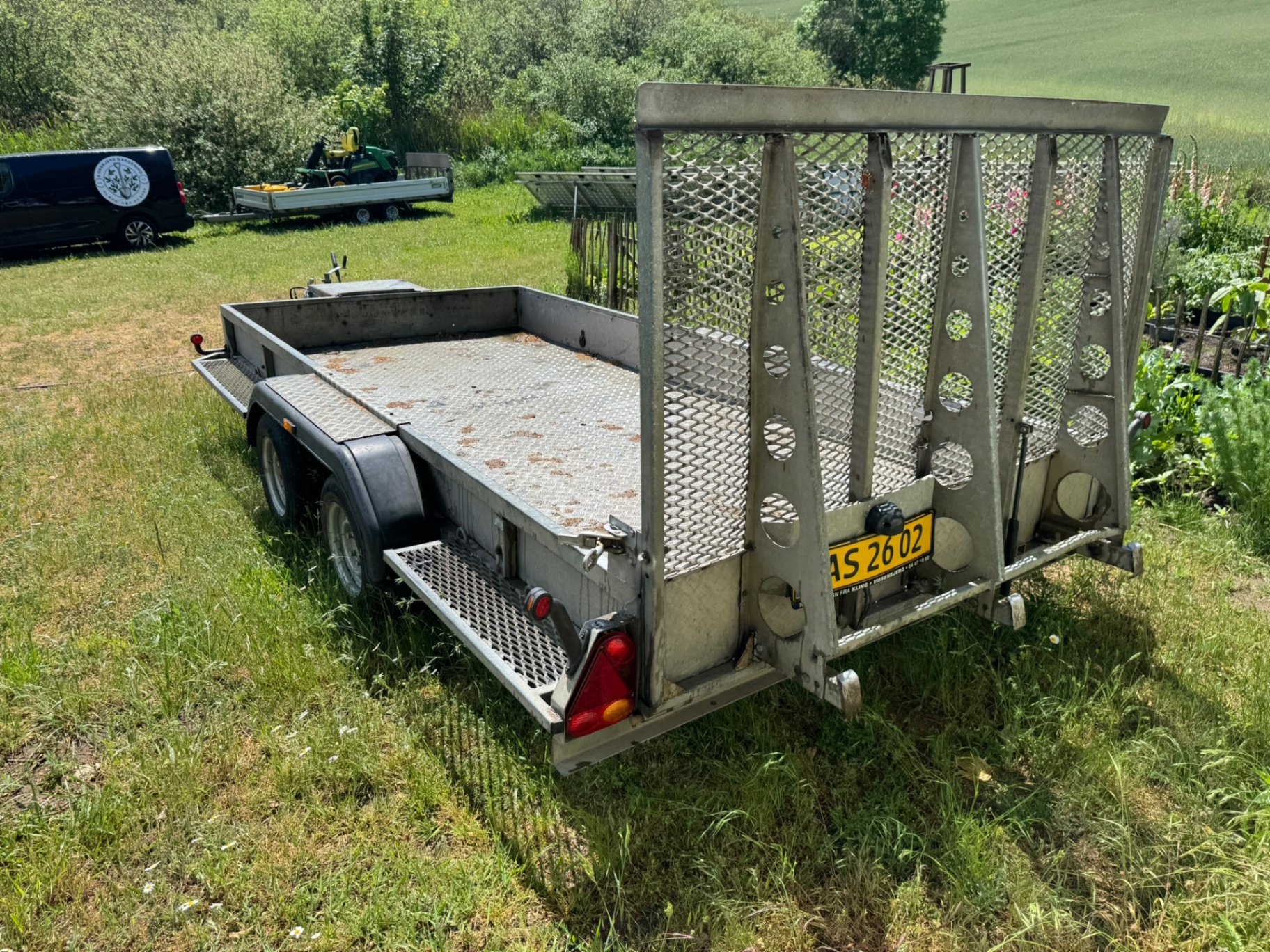 Trailer bagfra med dansk nummerplade