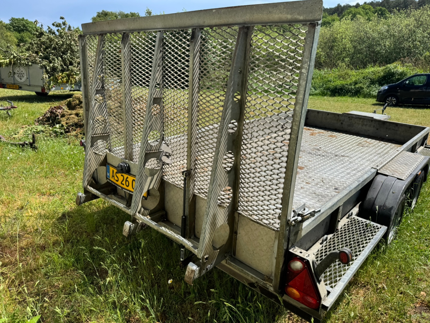 Bagende med rampe og lygter